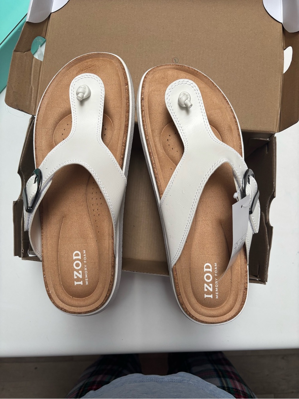 Izod White Leather Memory Foam Thong Sandals with Buckle